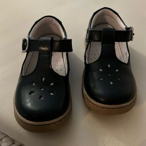 L’Amour Chelsea T-Strap